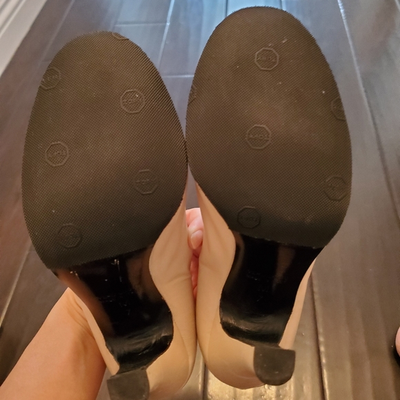 Marc Jacobs Nude Open Toe Pumps With Pink Trim - Picture 3 of 5